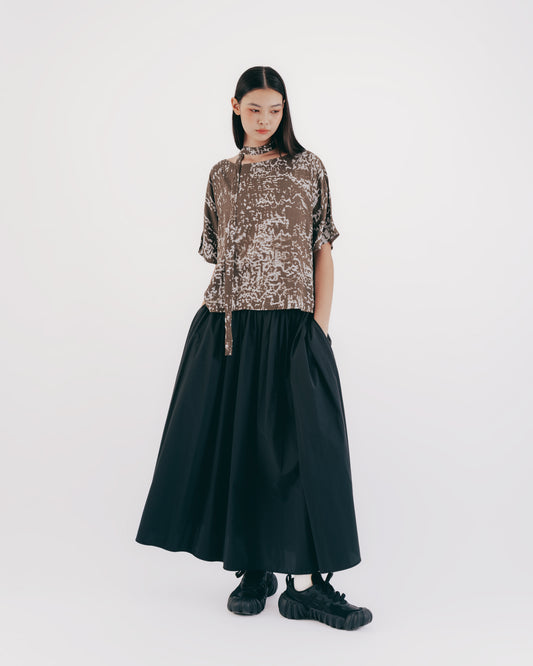Gray-green patterned boat neck tie-sleeve top 