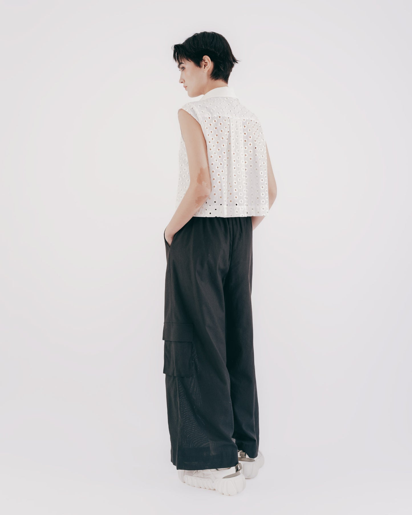 Japanese-style hole jacquard short sleeveless top (white) 