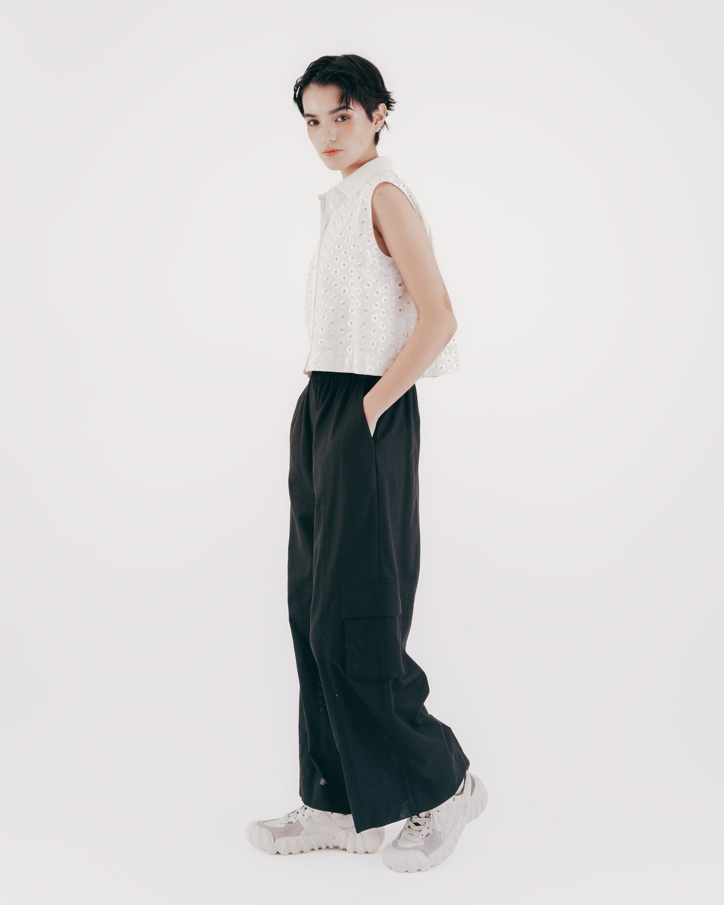 Japanese-style hole jacquard short sleeveless top (white) 