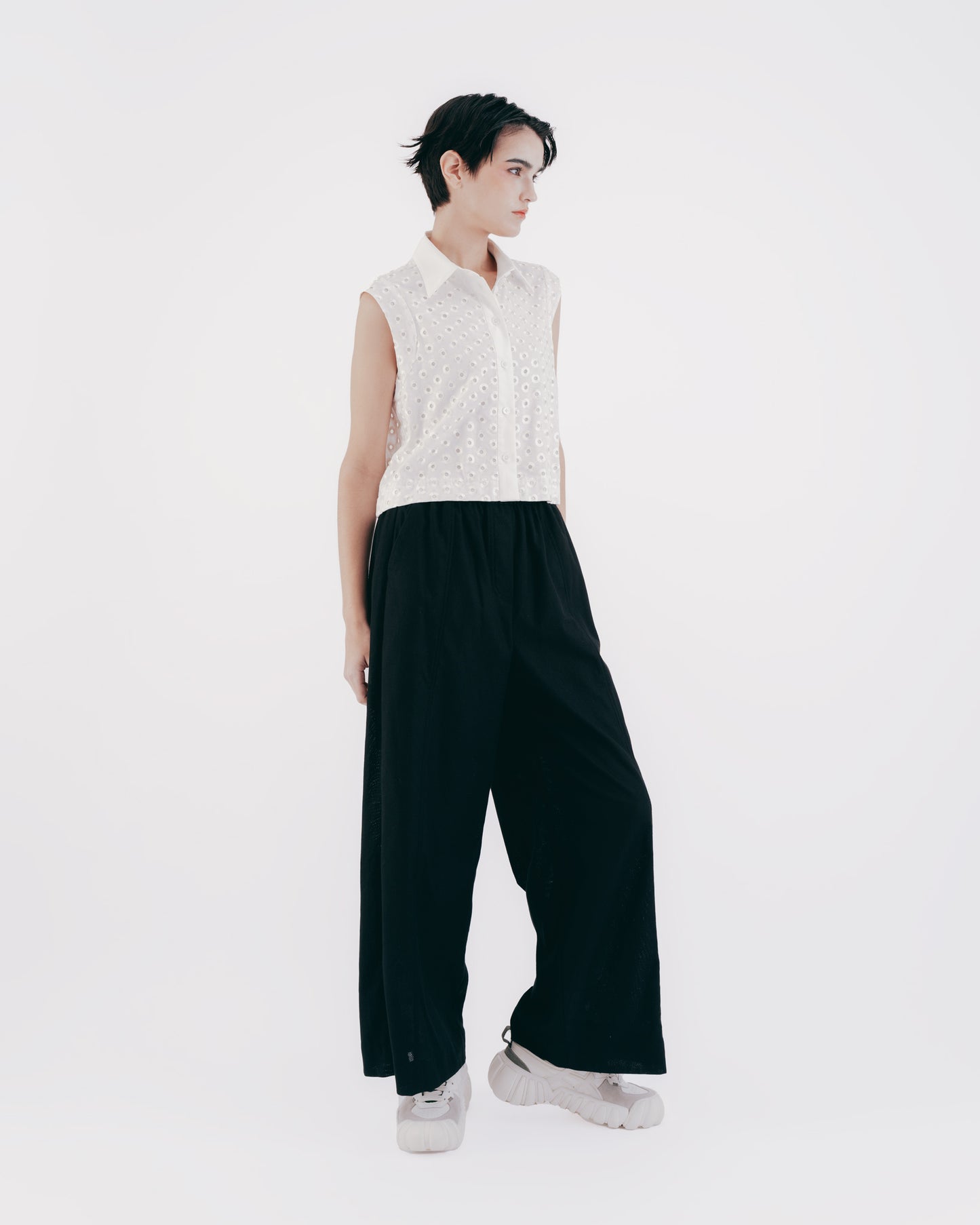 Japanese-style hole jacquard short sleeveless top (white) 