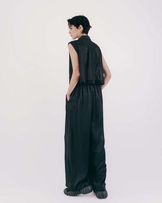 Japanese-style hole jacquard short sleeveless top (black) 