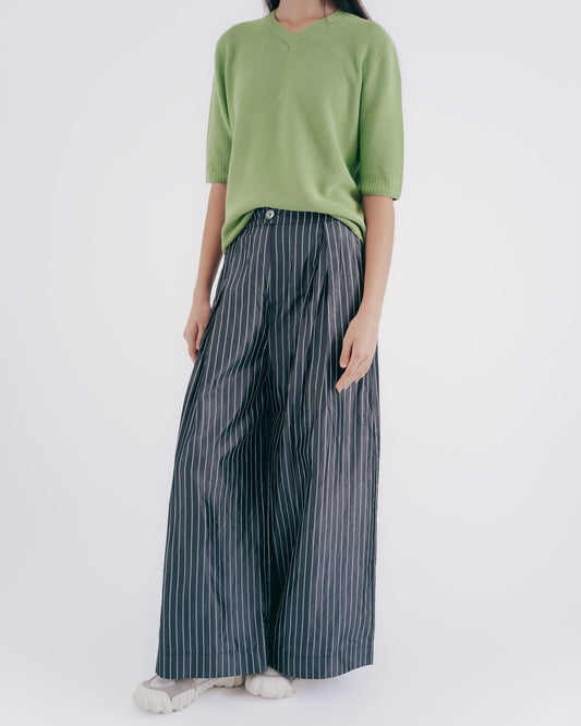 Lingshi Textured V-Neck Half-Sleeve Knit Top (Green) 