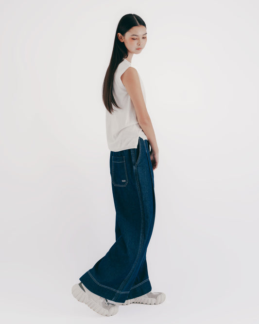 Slit Crew Neck Sleeveless Knit Vest (White) 