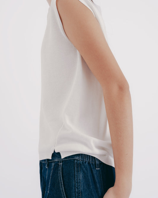 Slit Crew Neck Sleeveless Knit Vest (White) 