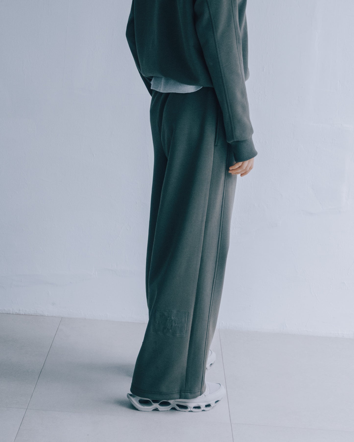 立體剪接休閒寬褲(深灰綠)