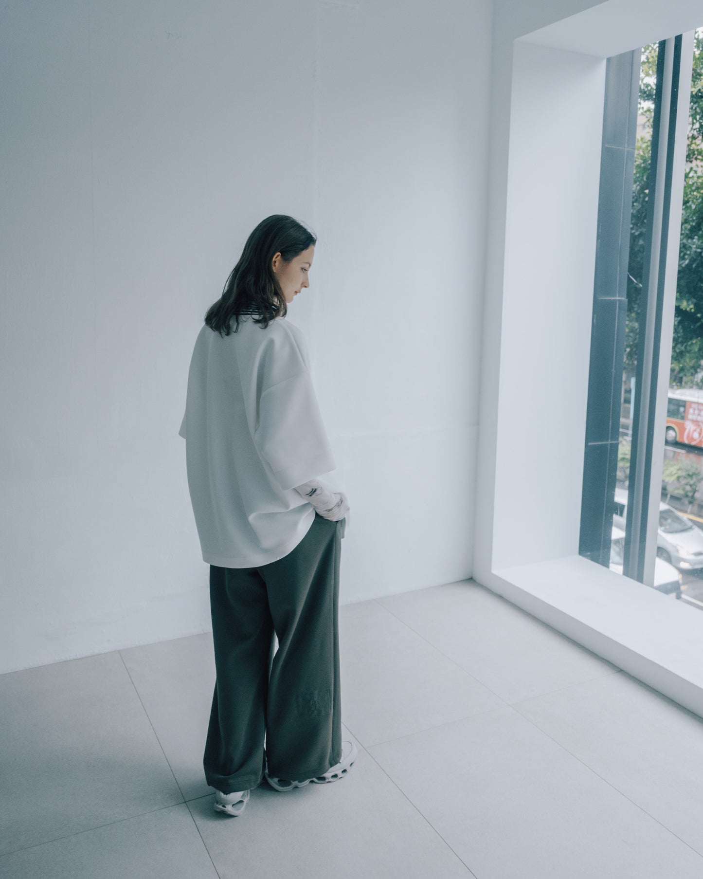 條紋落肩上衣(白色)