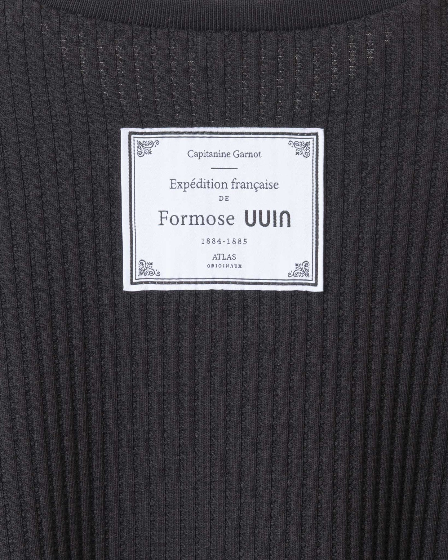 格紋織感圓領上衣(黑色)