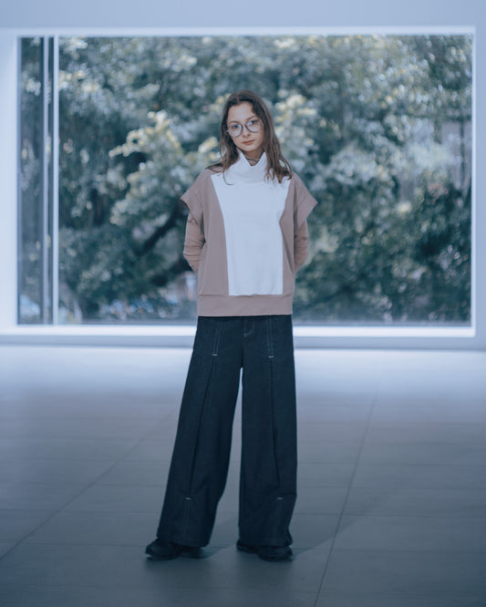 撞色高領剪接無袖上衣