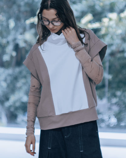 撞色高領剪接無袖上衣