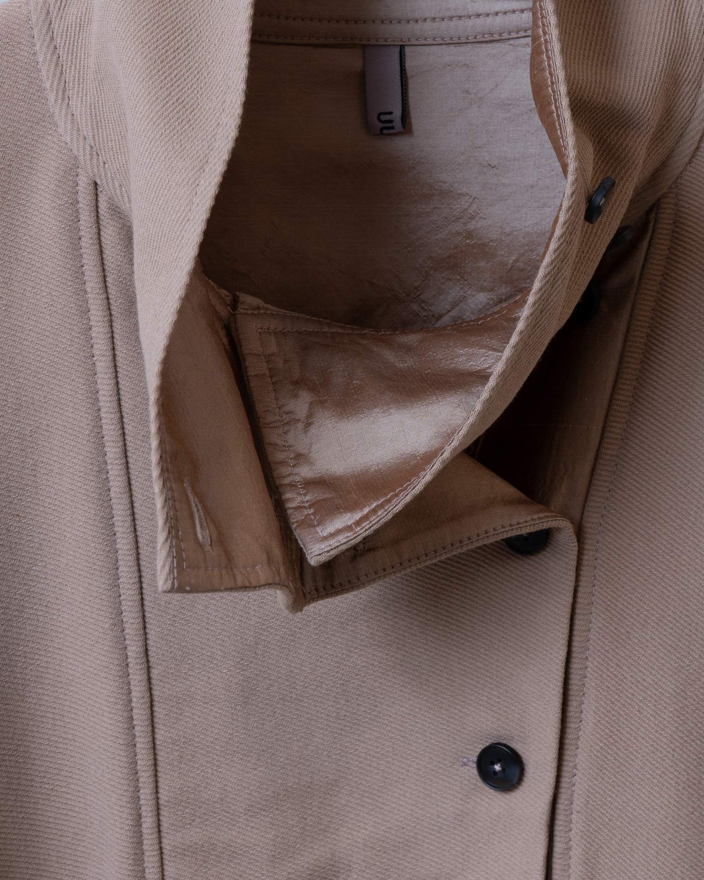 斜紋排釦高領上衣(卡其)