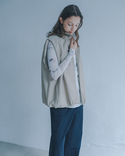 空氣感結構剪裁高領背心(卡其)