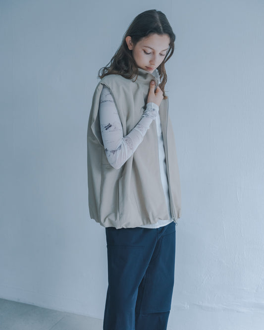 空氣感結構剪裁高領背心(卡其)