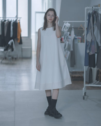 Double-sided textured A-line dress (white) 