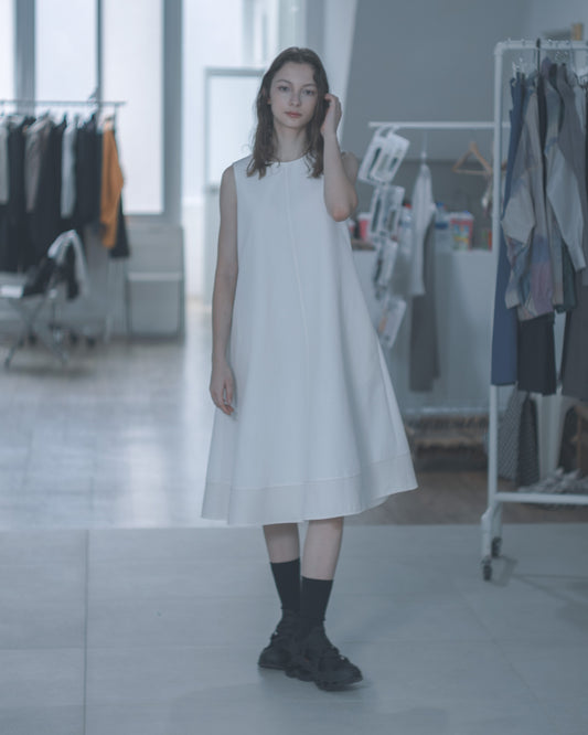 Double-sided textured A-line dress (white) 