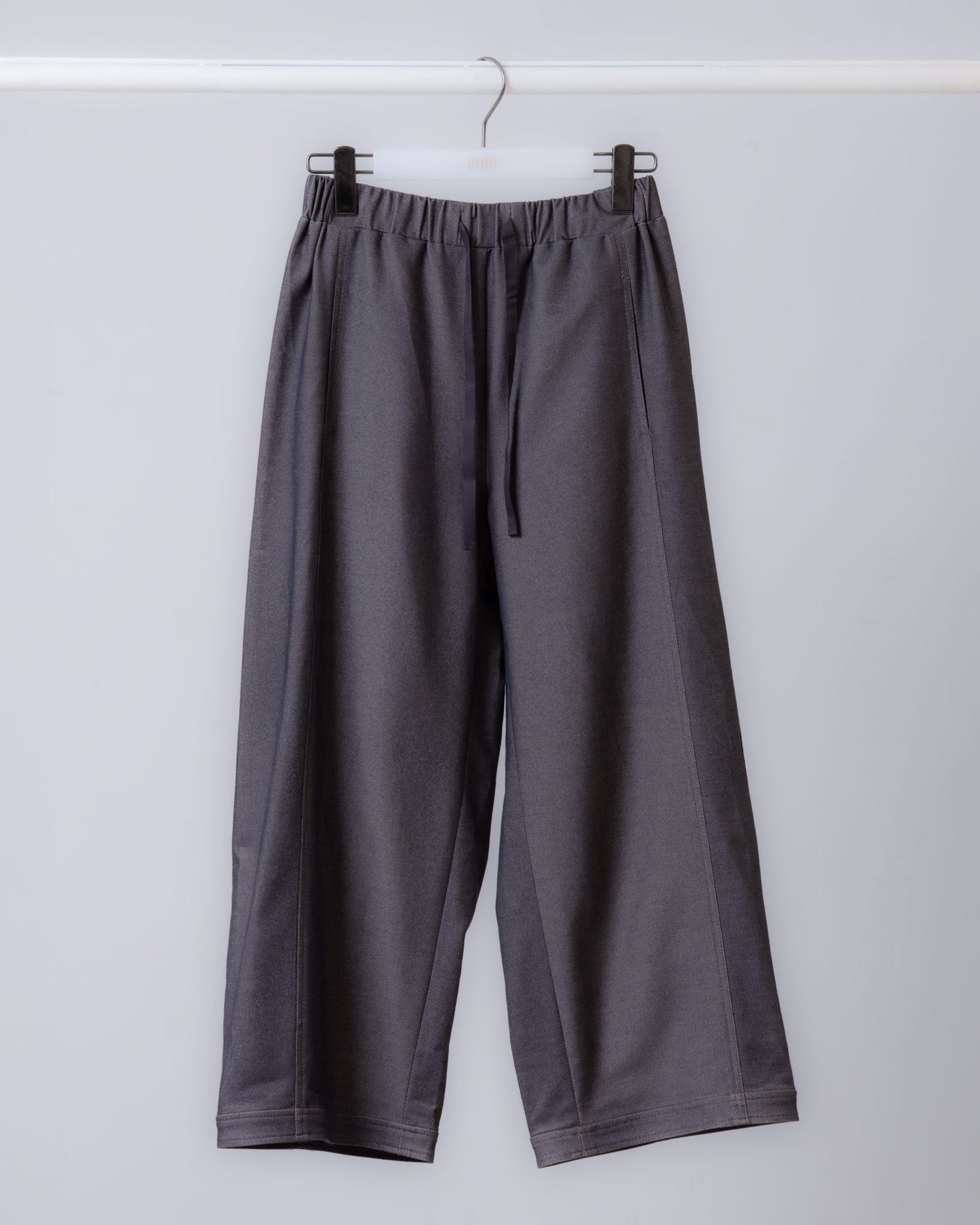 綁帶抽繩直筒長褲(黑咖)