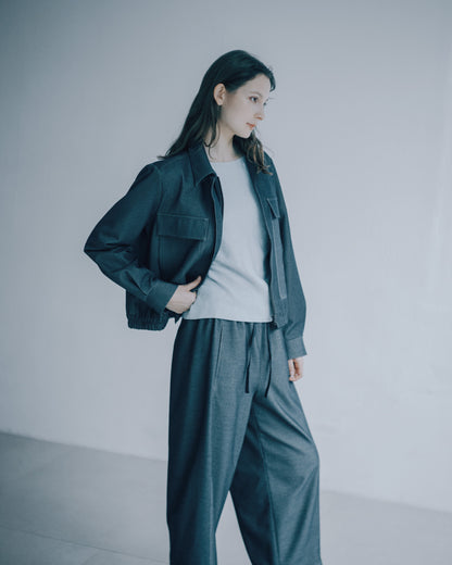 蓋袋翻領短版外套(黑咖)