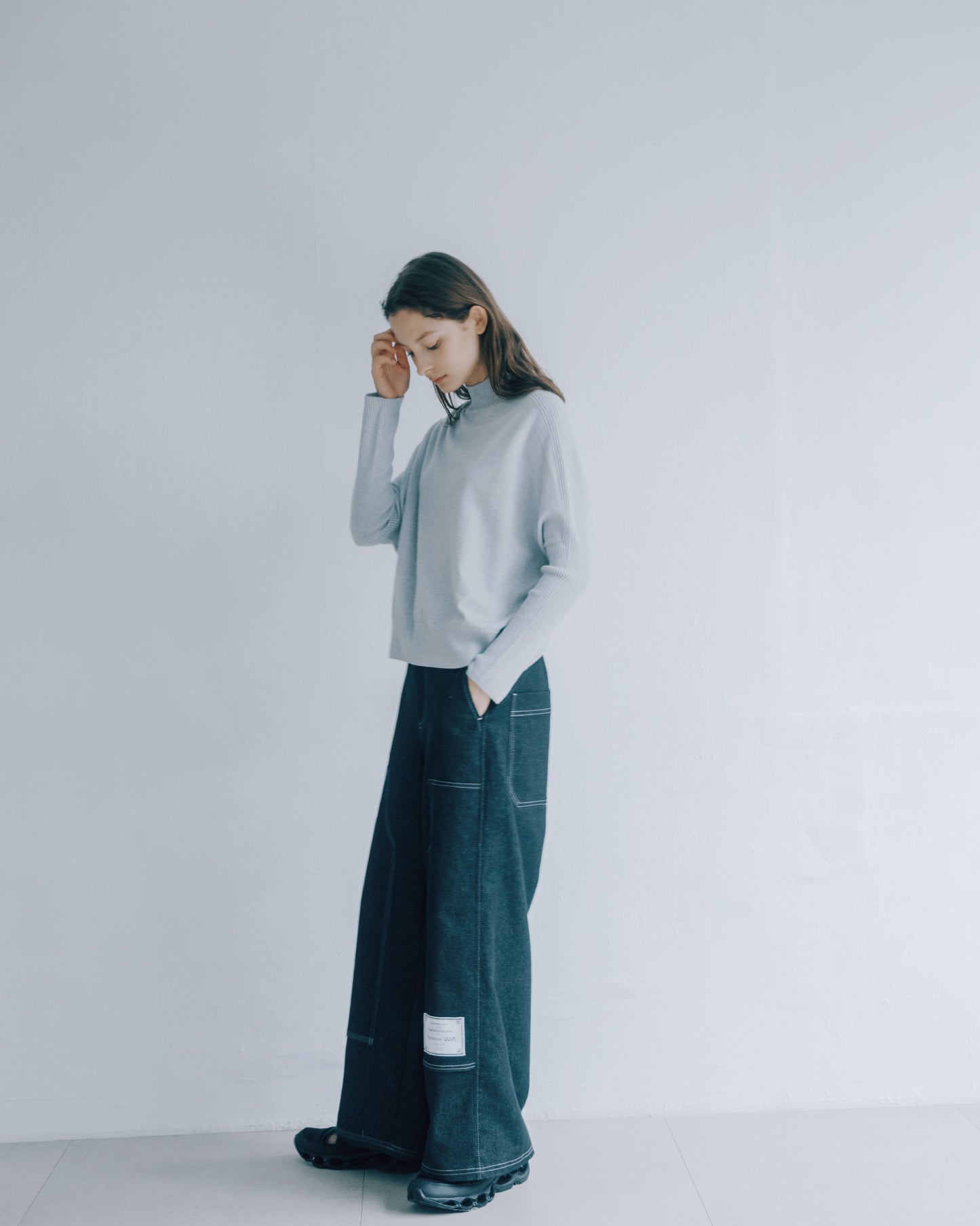 一體成型寬版連袖高領上衣(灰色)