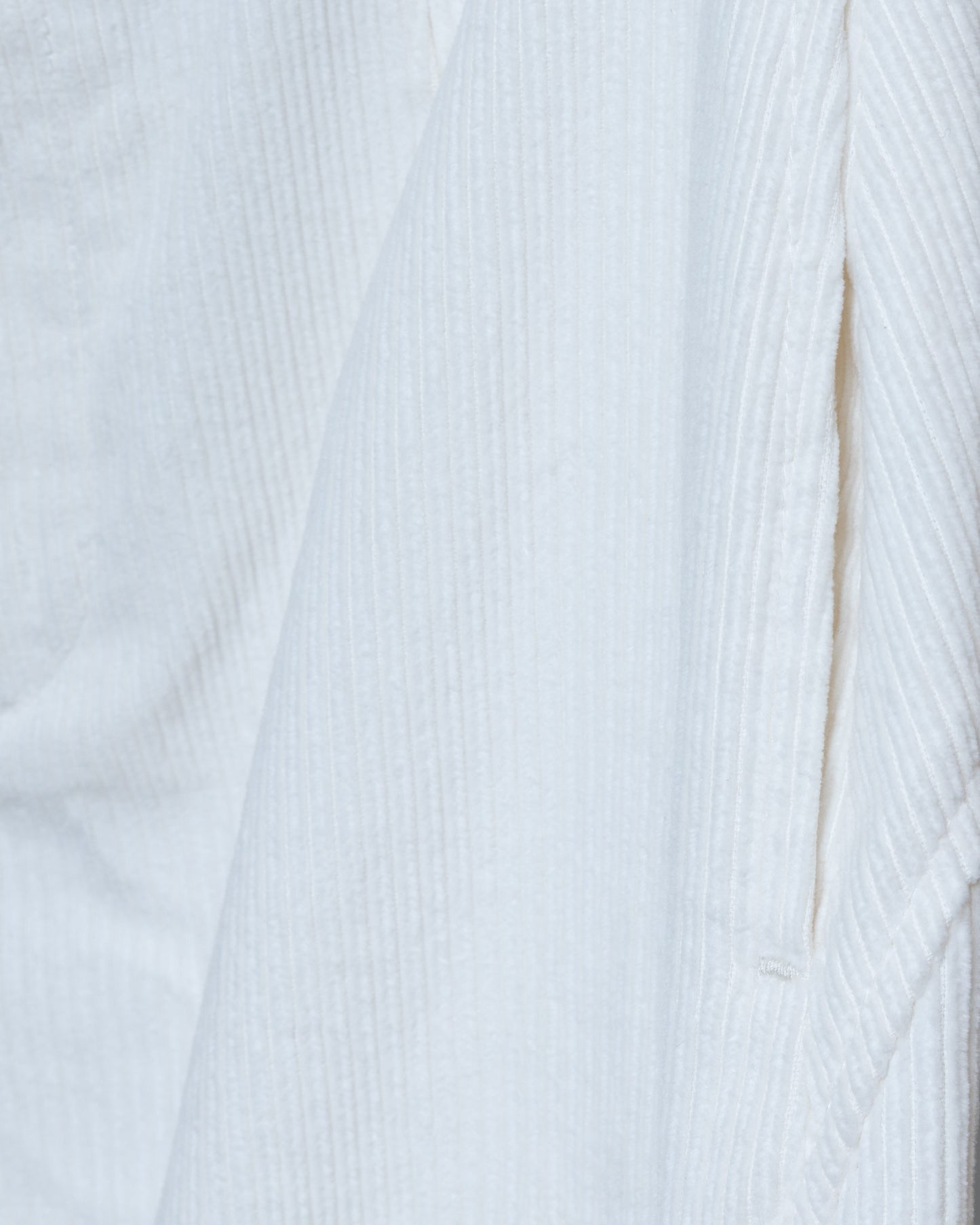 純白燈芯絨弧線剪接寬褲