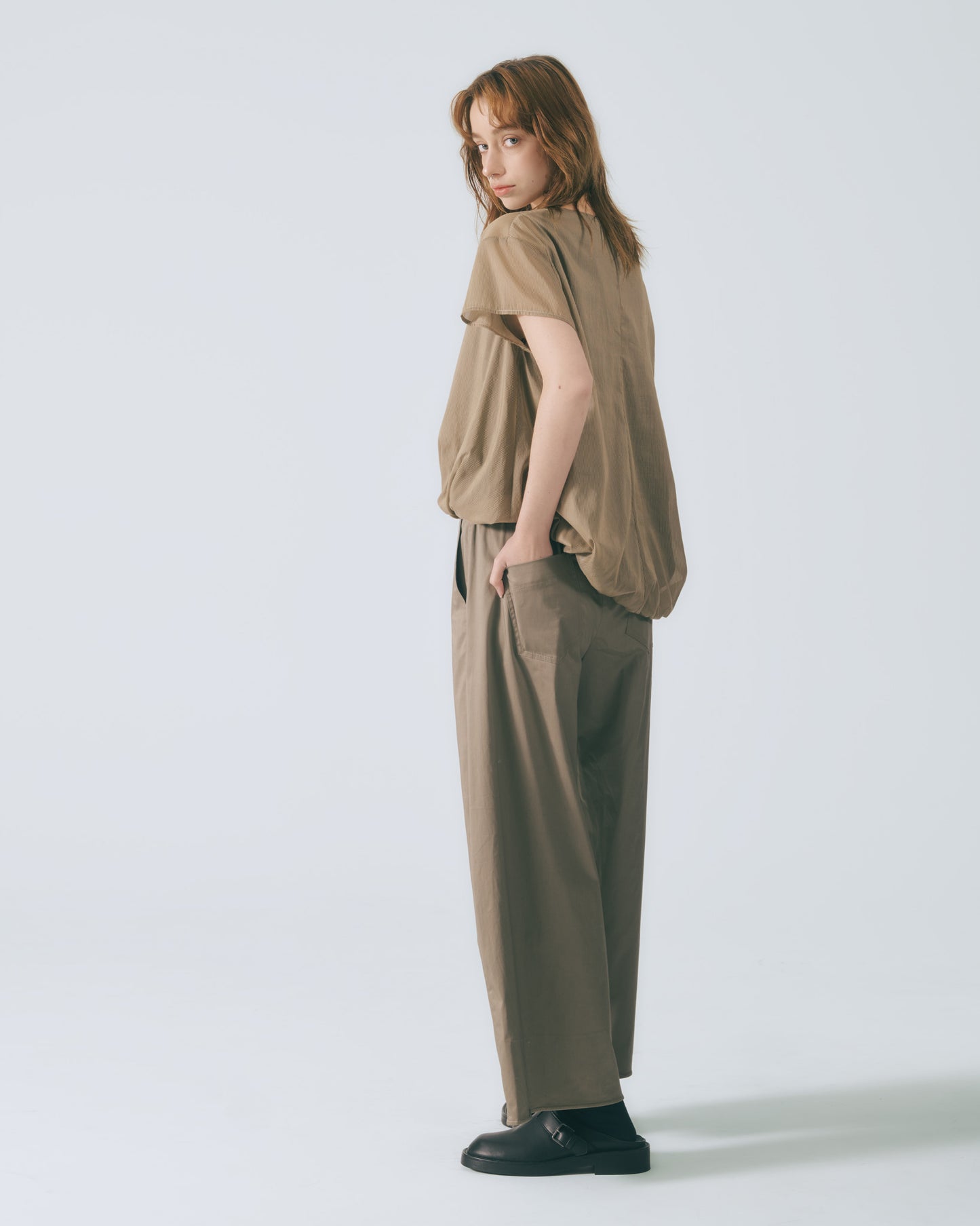 V領鬆褶條紋上衣 (咖啡)