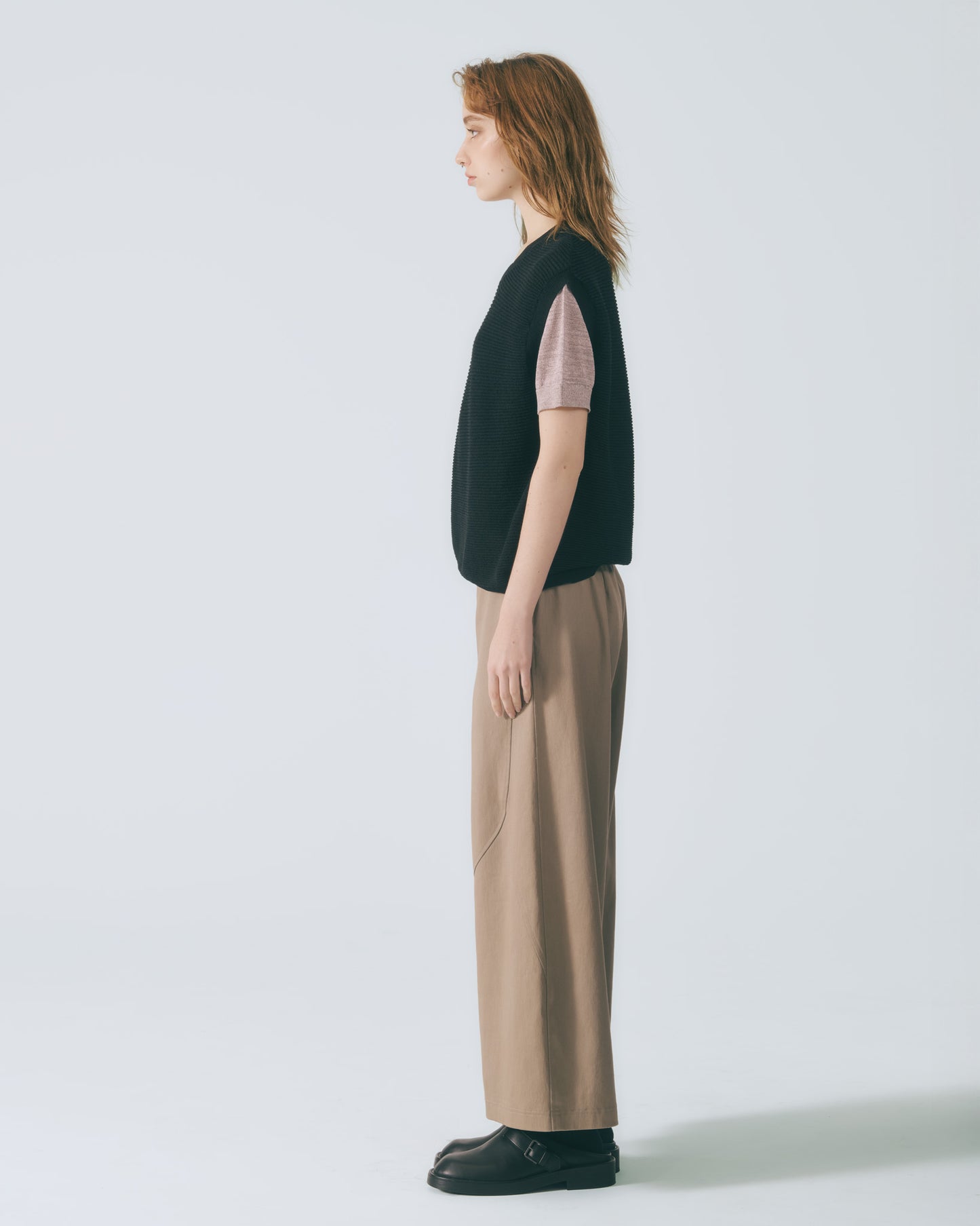 弧線剪接直筒長褲 (卡其)