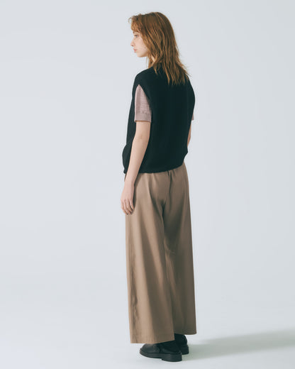 弧線剪接直筒長褲 (卡其)