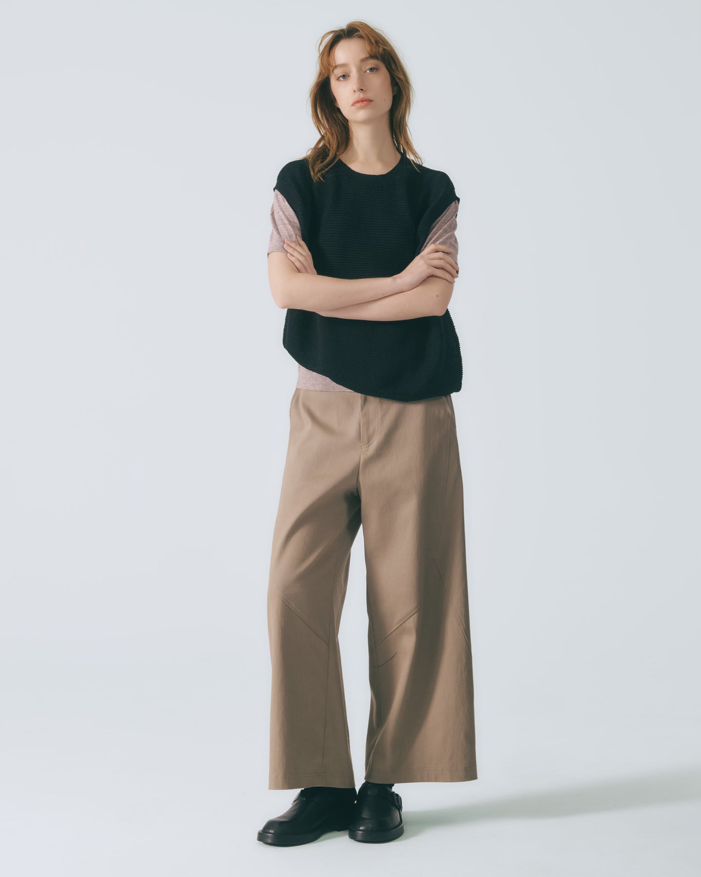 弧線剪接直筒長褲 (卡其)