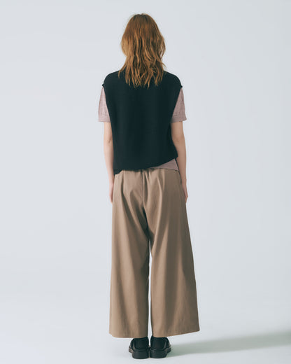 弧線剪接直筒長褲 (卡其)