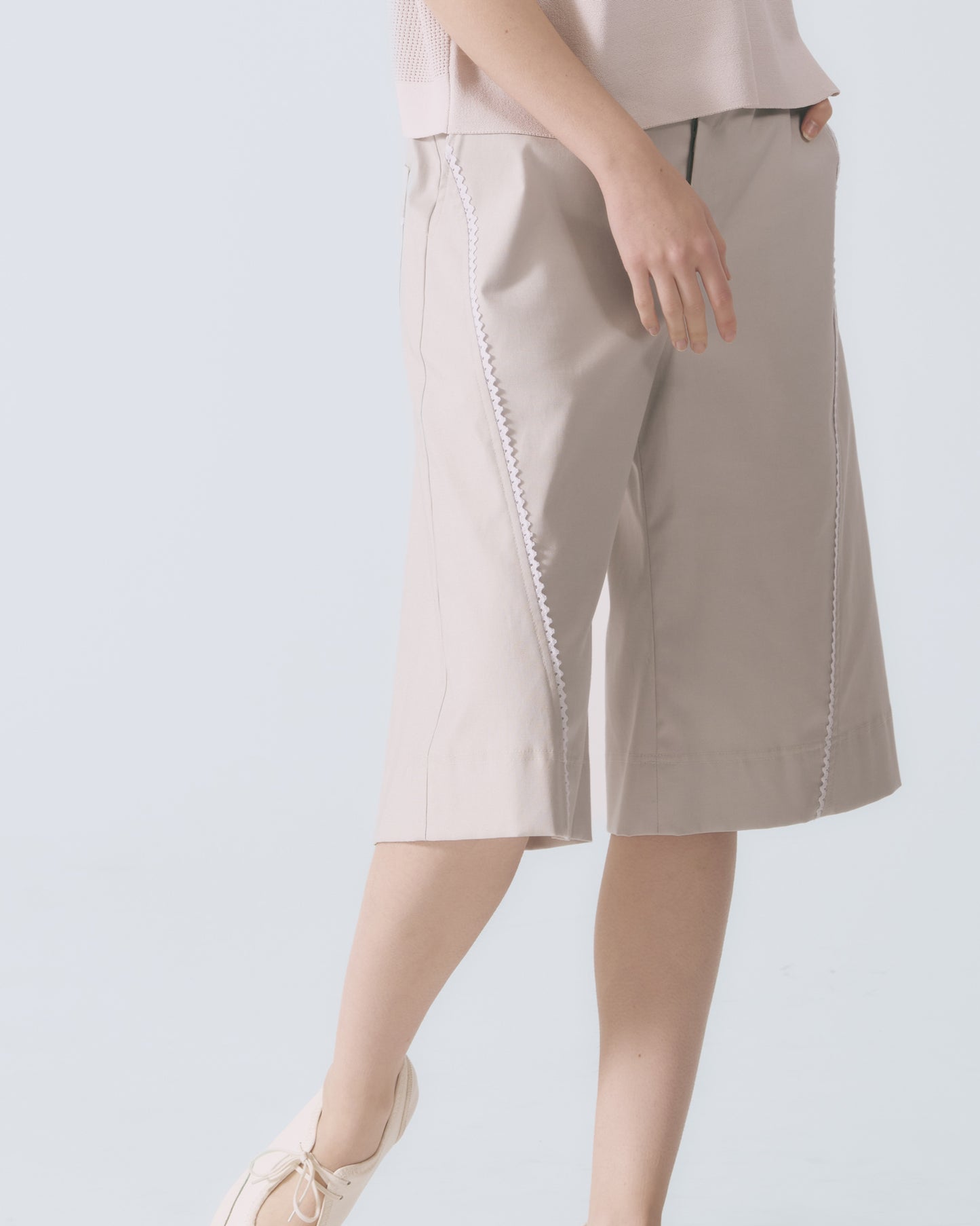 蕾絲切線五分寬褲(淺灰)