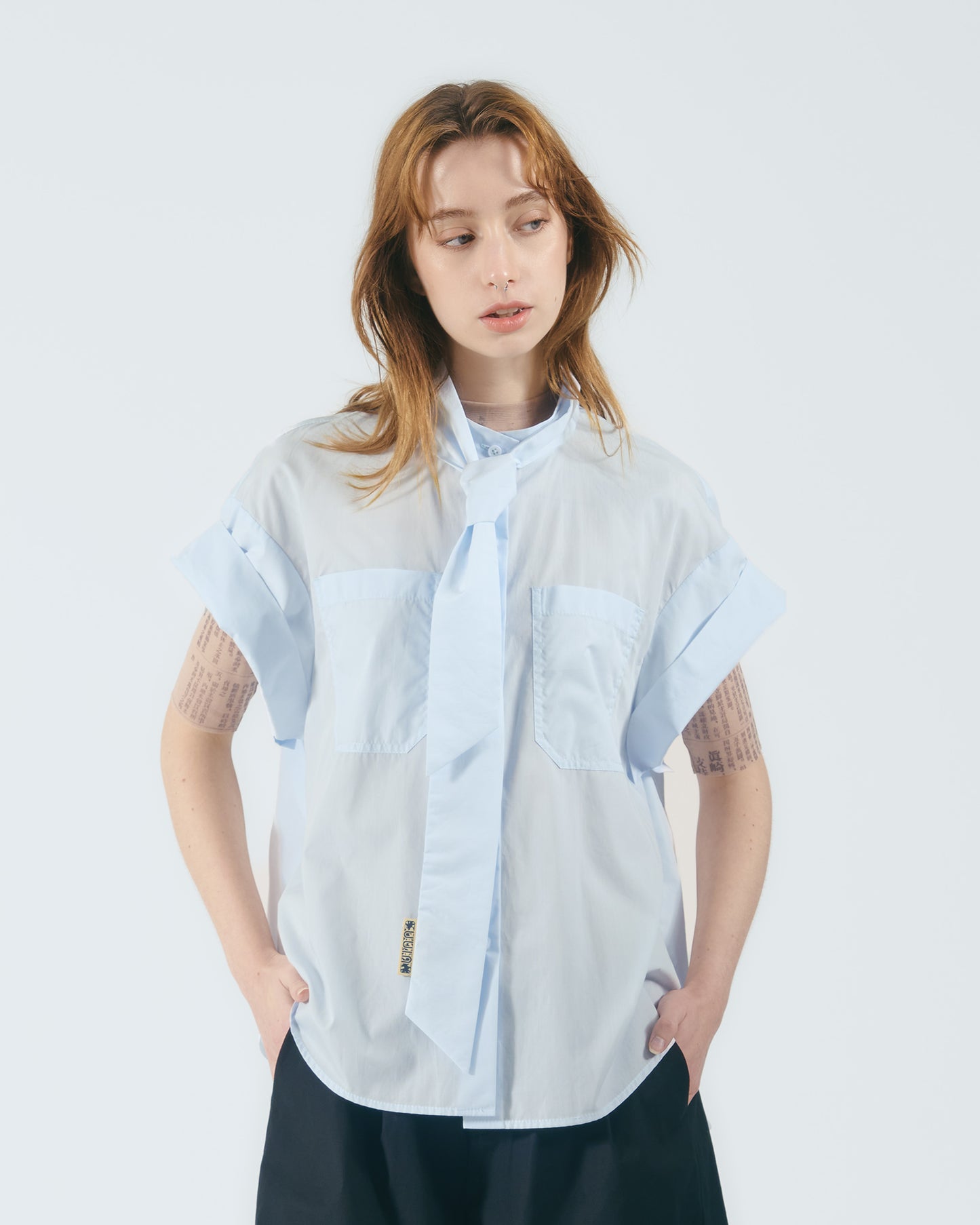 雙貼袋綁帶立領襯衫 (淺藍)