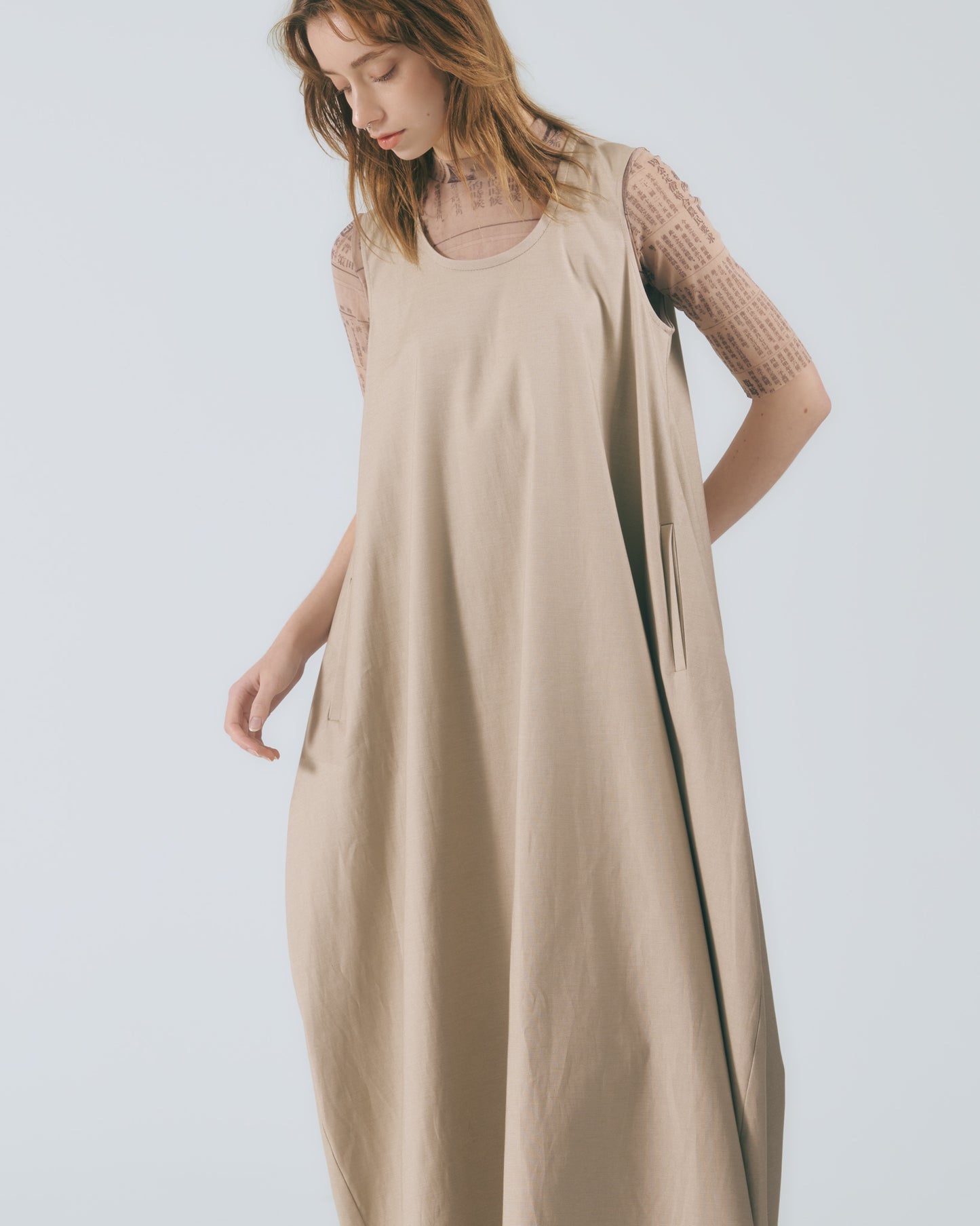 立體廓型無袖長洋裝 (卡其)