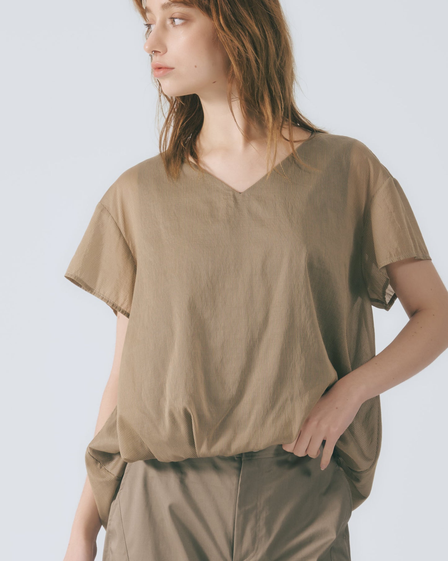 V領鬆褶條紋上衣 (咖啡)