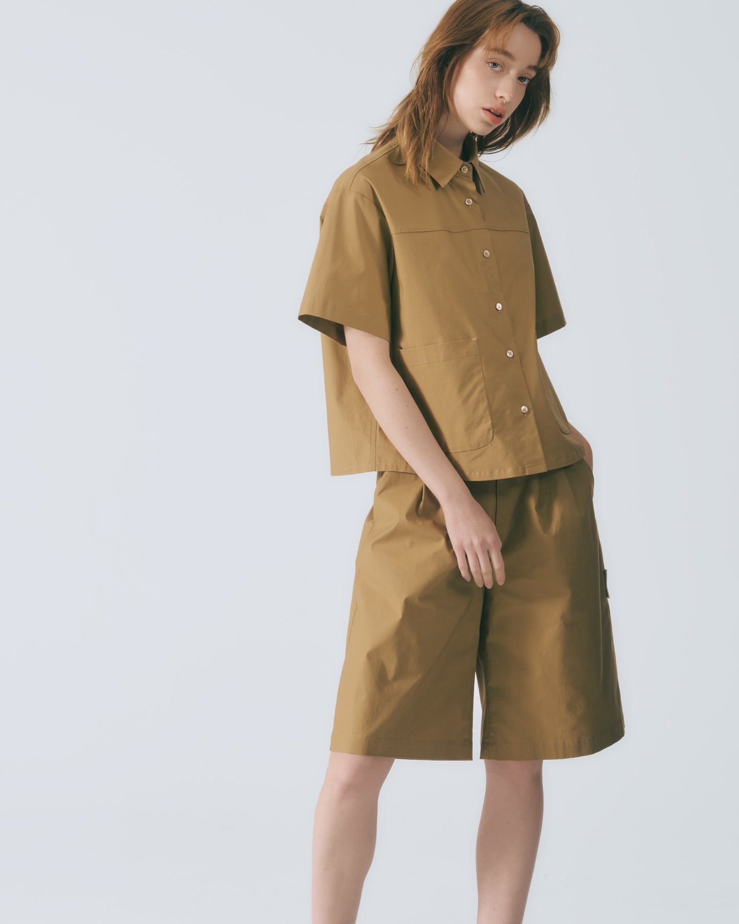 工裝貼袋短袖襯衫 (卡其)