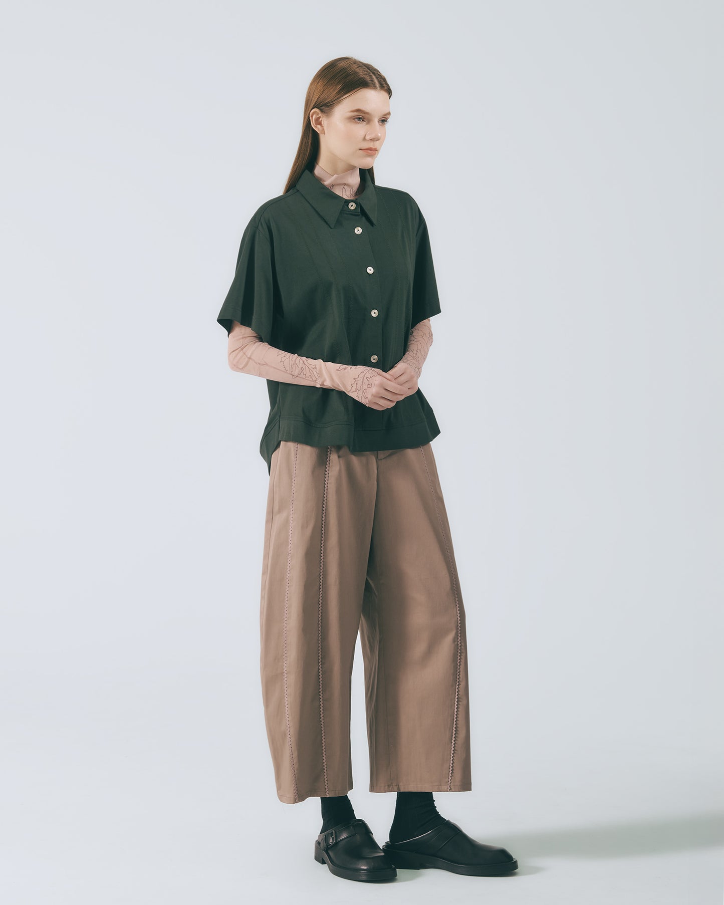 波浪蕾絲剪接錐形褲(深棕)