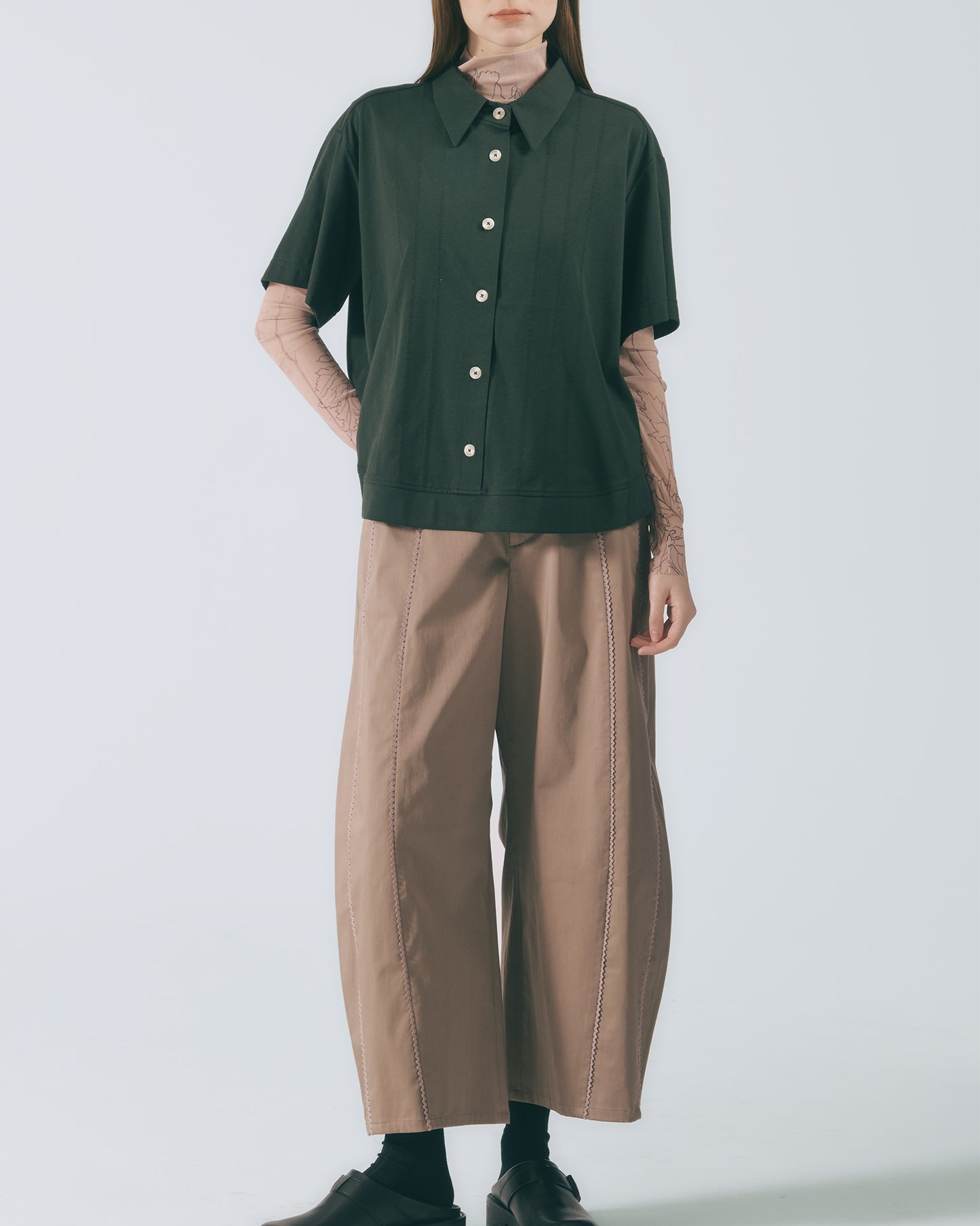 波浪蕾絲剪接錐形褲(深棕)