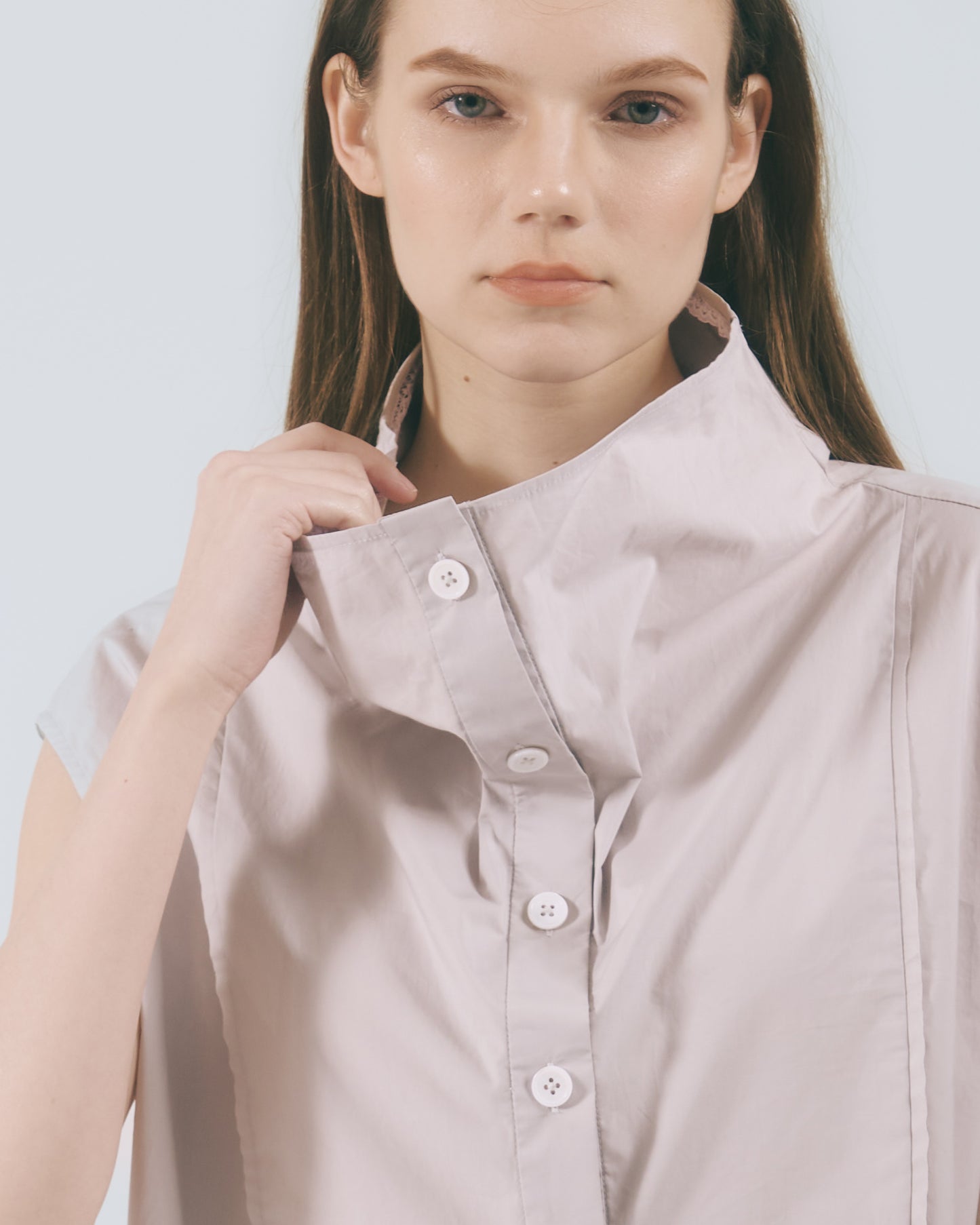 弧線出芽立領無袖襯衫 (淺灰)