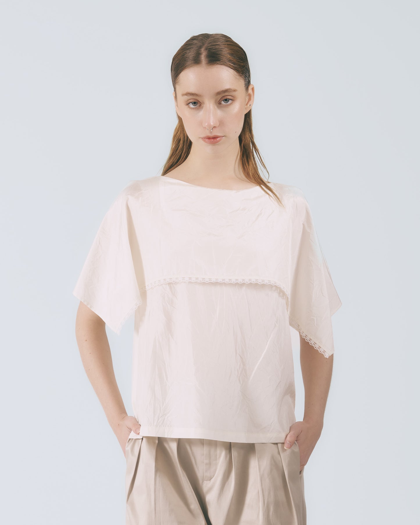 蕾絲壓邊罩袖上衣 (白色)