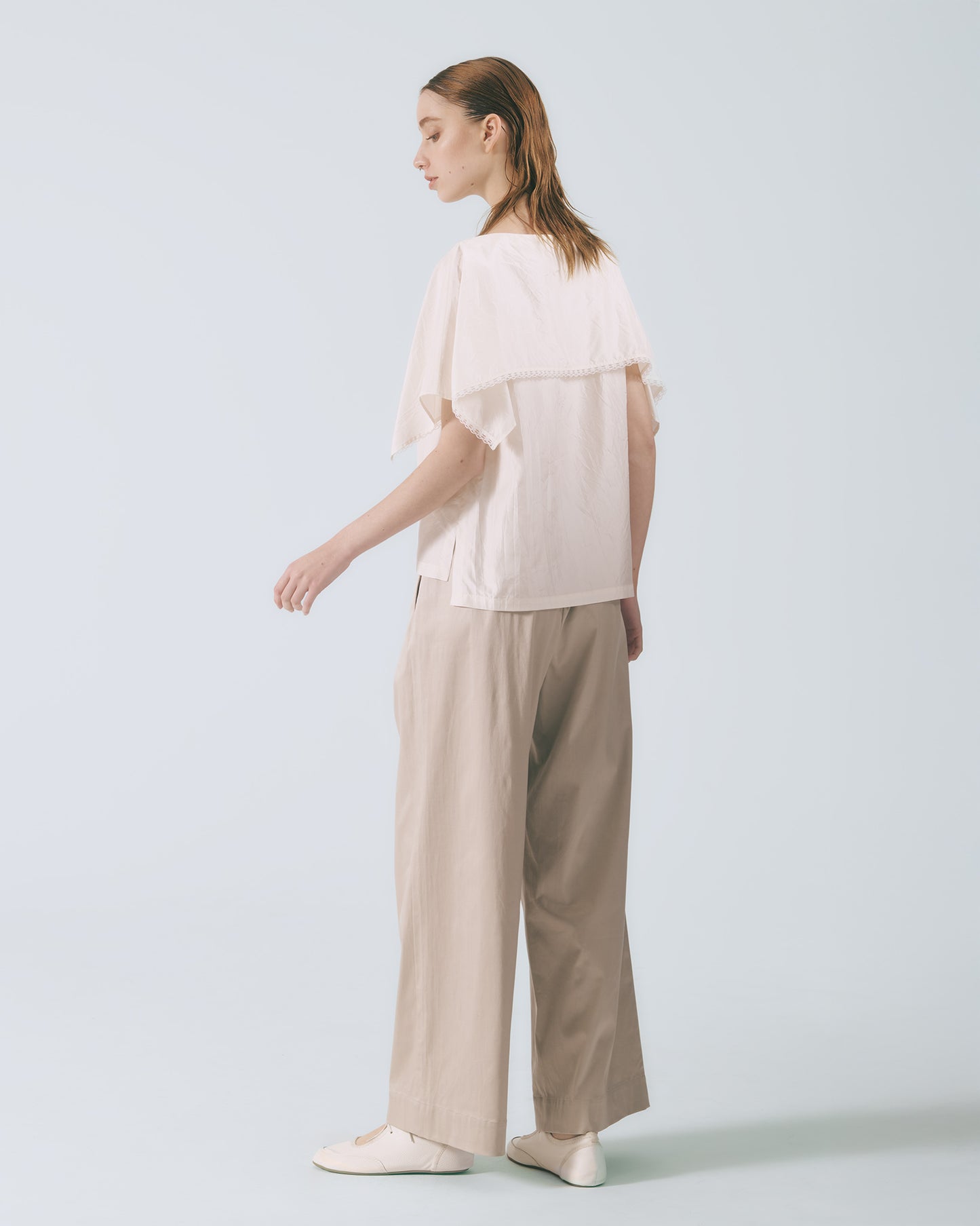 蕾絲壓邊罩袖上衣 (白色)