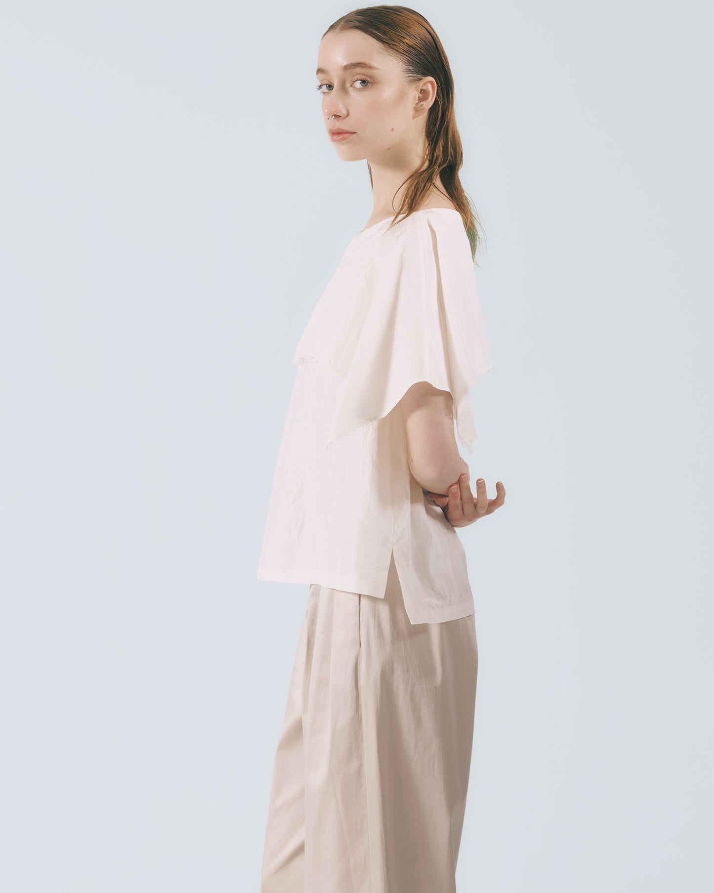 蕾絲壓邊罩袖上衣 (白色)