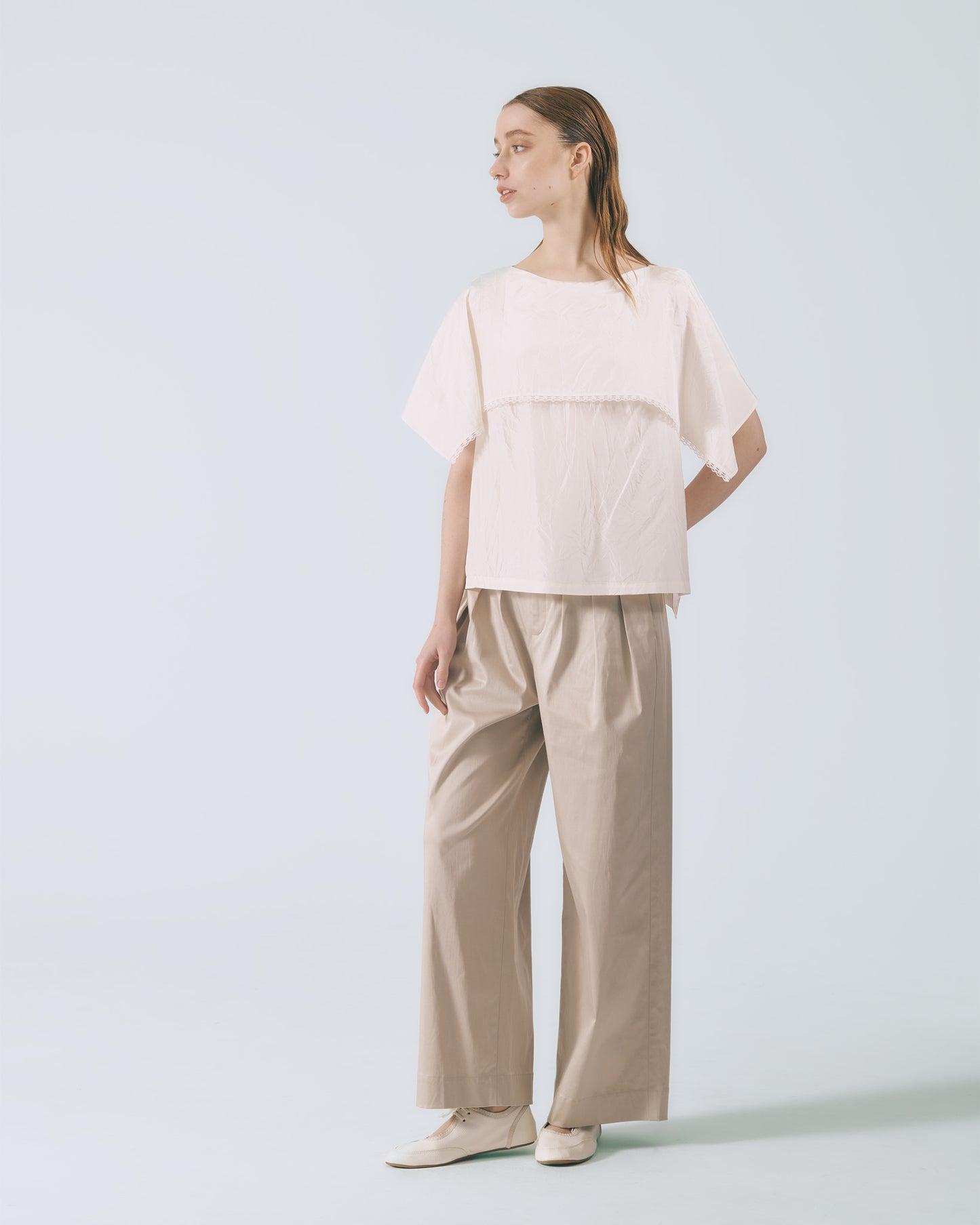 蕾絲壓邊罩袖上衣 (白色)