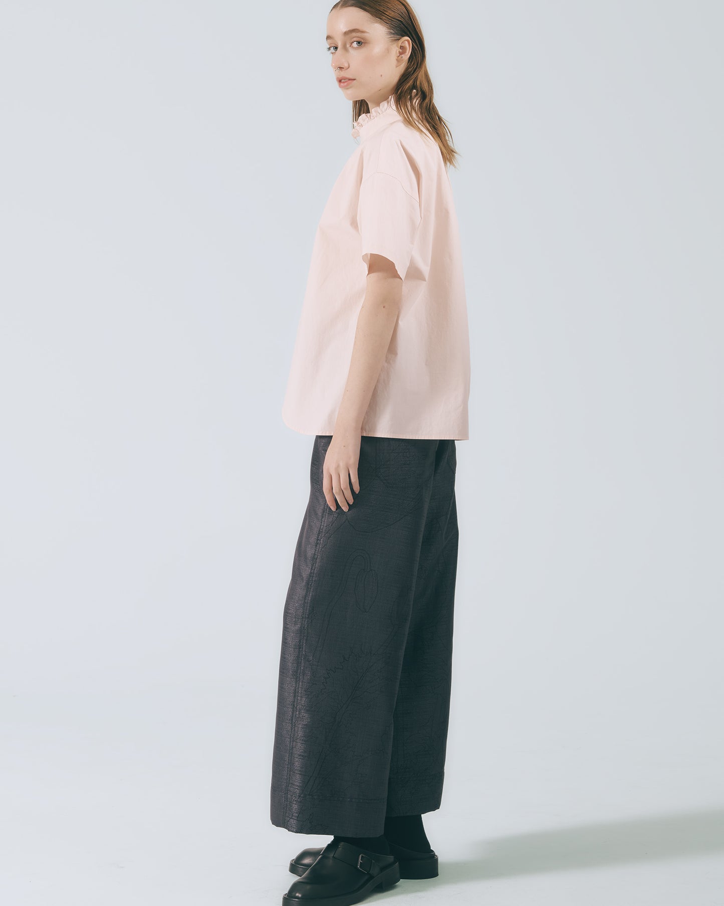 荷葉領弧形開襟上衣 (淺粉)