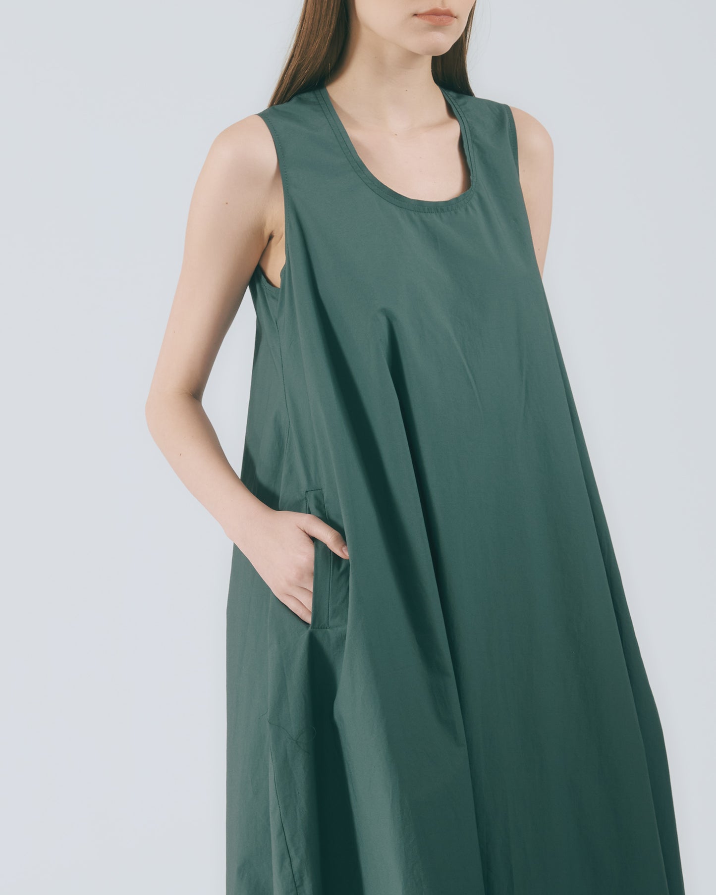立體廓型無袖長洋裝 (墨綠)