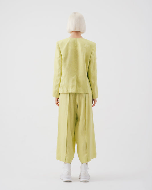 Deep V collarless padded shoulder suit