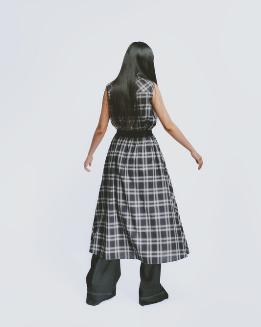 Sleeveless shirt with blue and gray plaid trim