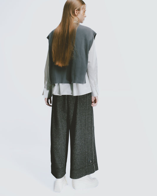 Wicker V-neck cropped knit vest 