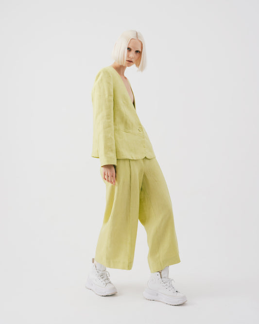 Deep V collarless padded shoulder suit