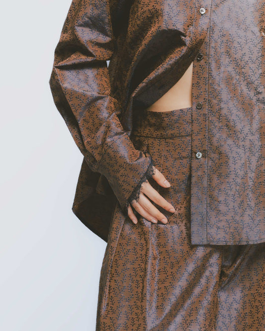 Vintage embroidered pleated placket short shirt 
