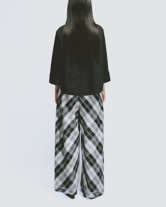 Easy-to-match plaid casual trousers 