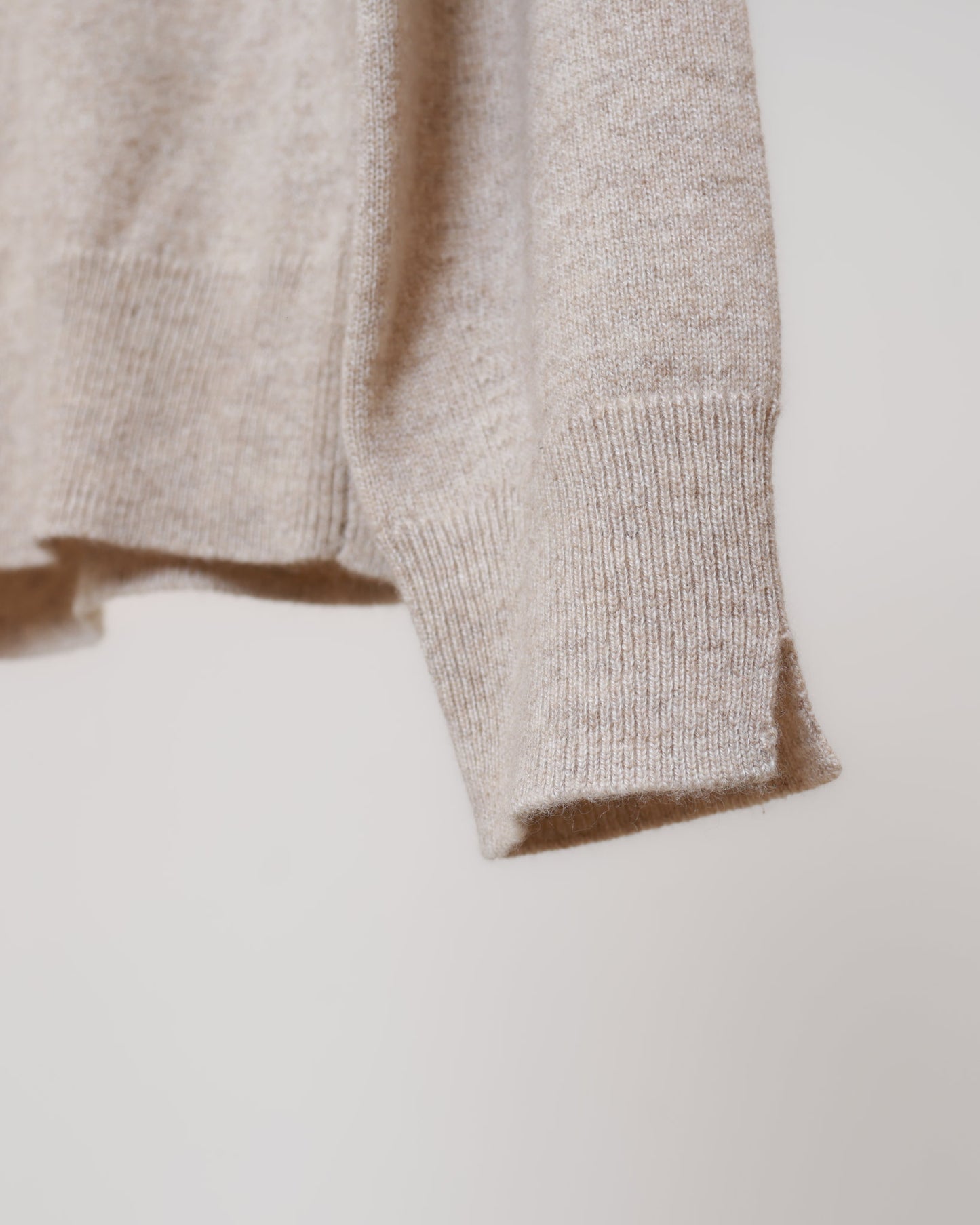 羊絨圓領針織上衣