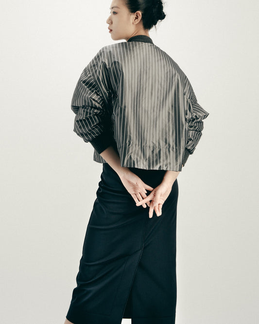 Black zippered straight skirt